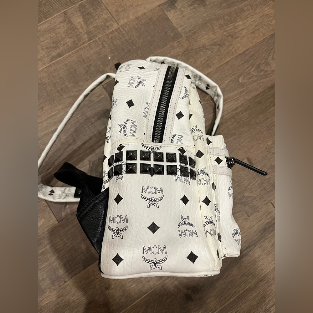 Authentic MCM backpack (Medium) - Picture 5 of 14